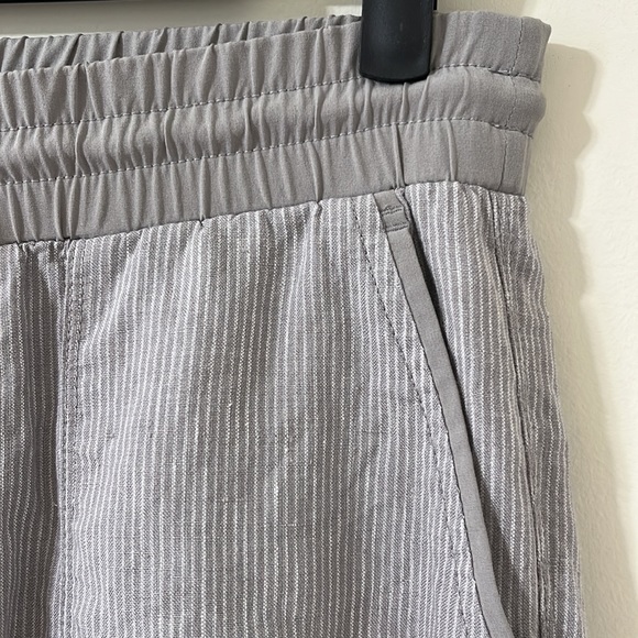 Athleta 100% Linen Grey Pinstrip High Rise Straight Leg Pants Size 4 - Picture 5 of 10